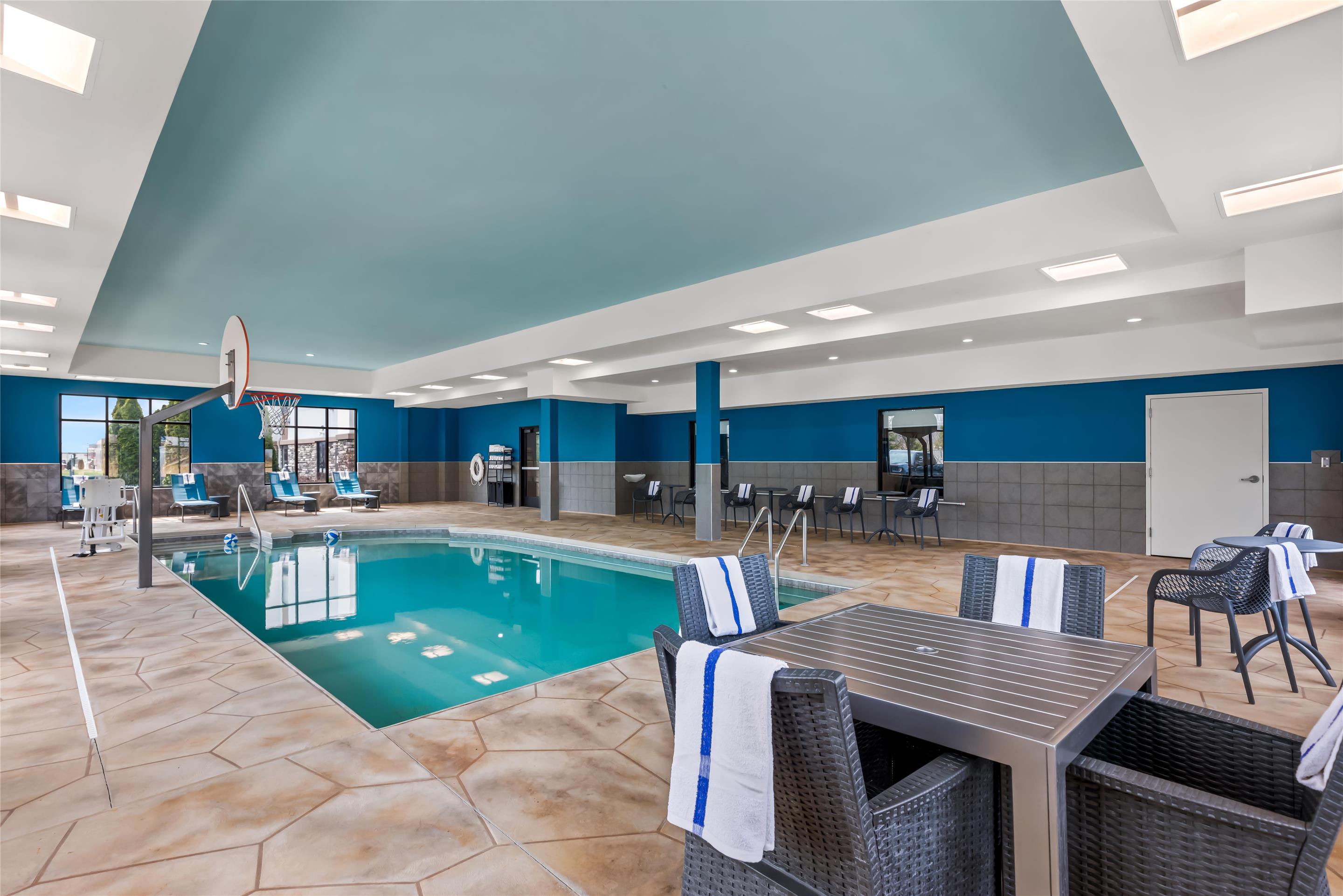 Pool | Hampton Inn Fond du Lac