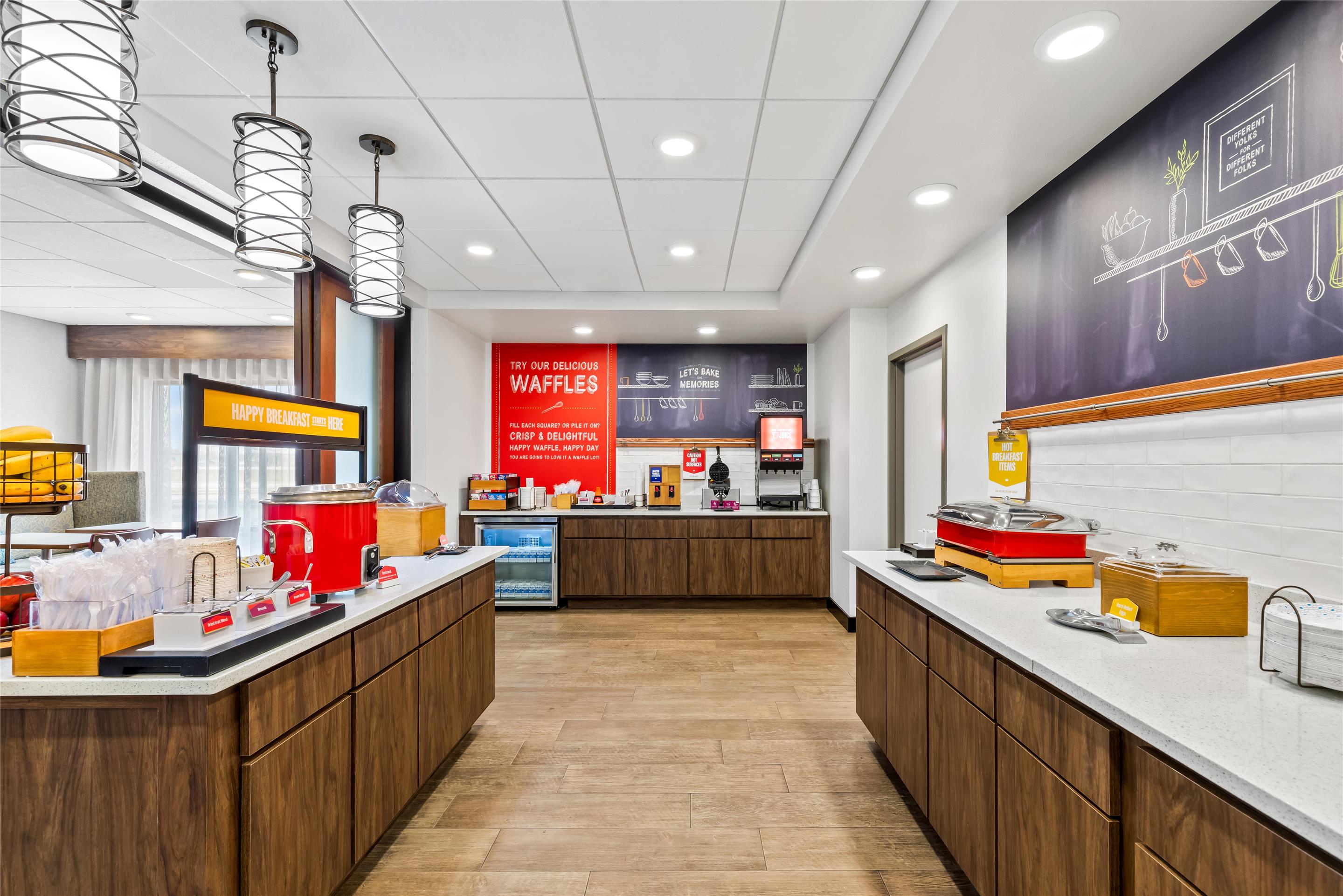 Breakfast Area | Hampton Inn Fond du Lac
