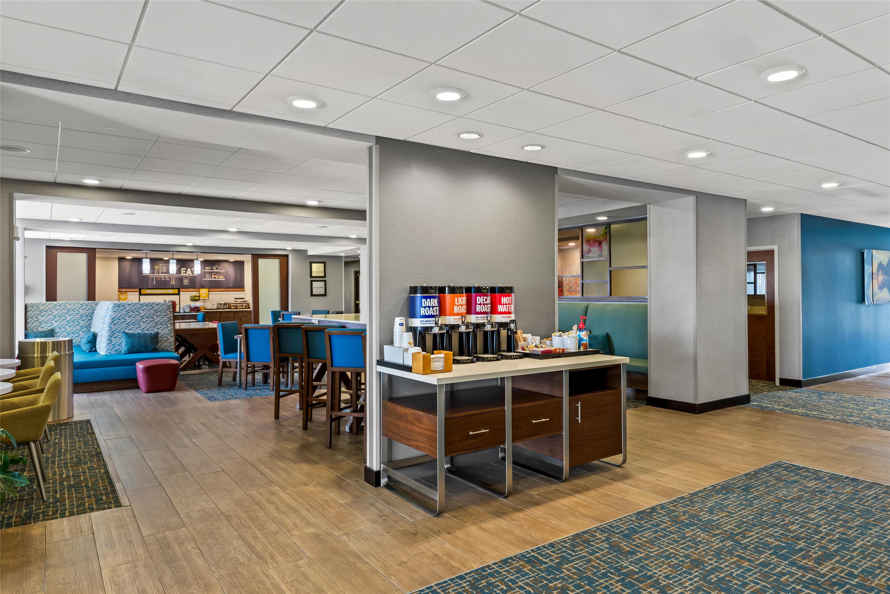Breakfast Area | Hampton Inn Fond du Lac