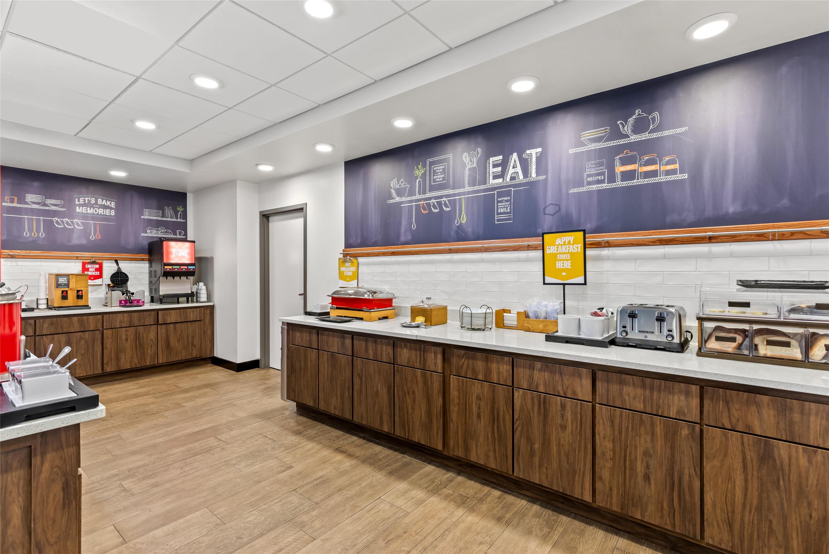 Breakfast Area | Hampton Inn Fond du Lac