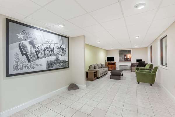  - Super 8 Motel Buffalo - I-45, Exit 178