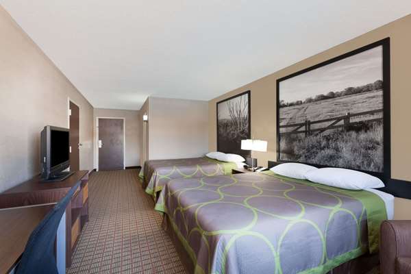  - Super 8 Motel Buffalo - I-45, Exit 178