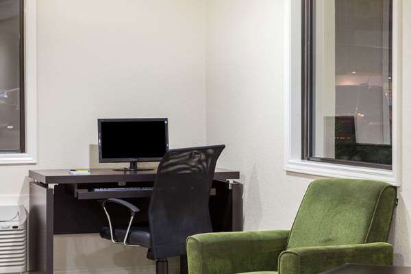 Conference Area - Super 8 Motel Buffalo - I-45, Exit 178