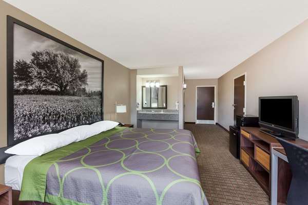  - Super 8 Motel Buffalo - I-45, Exit 178