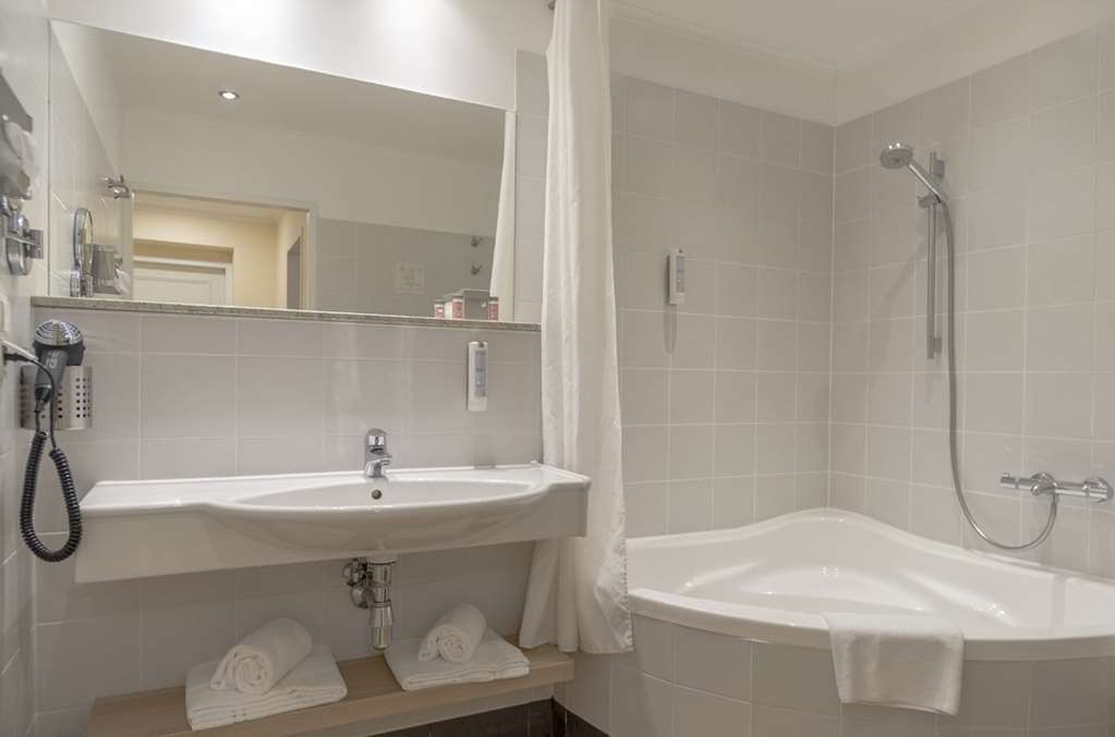 HOTEL SPIESS & SPIESS-guestroom-Guest Room,Bathroom,On-Site.jpg