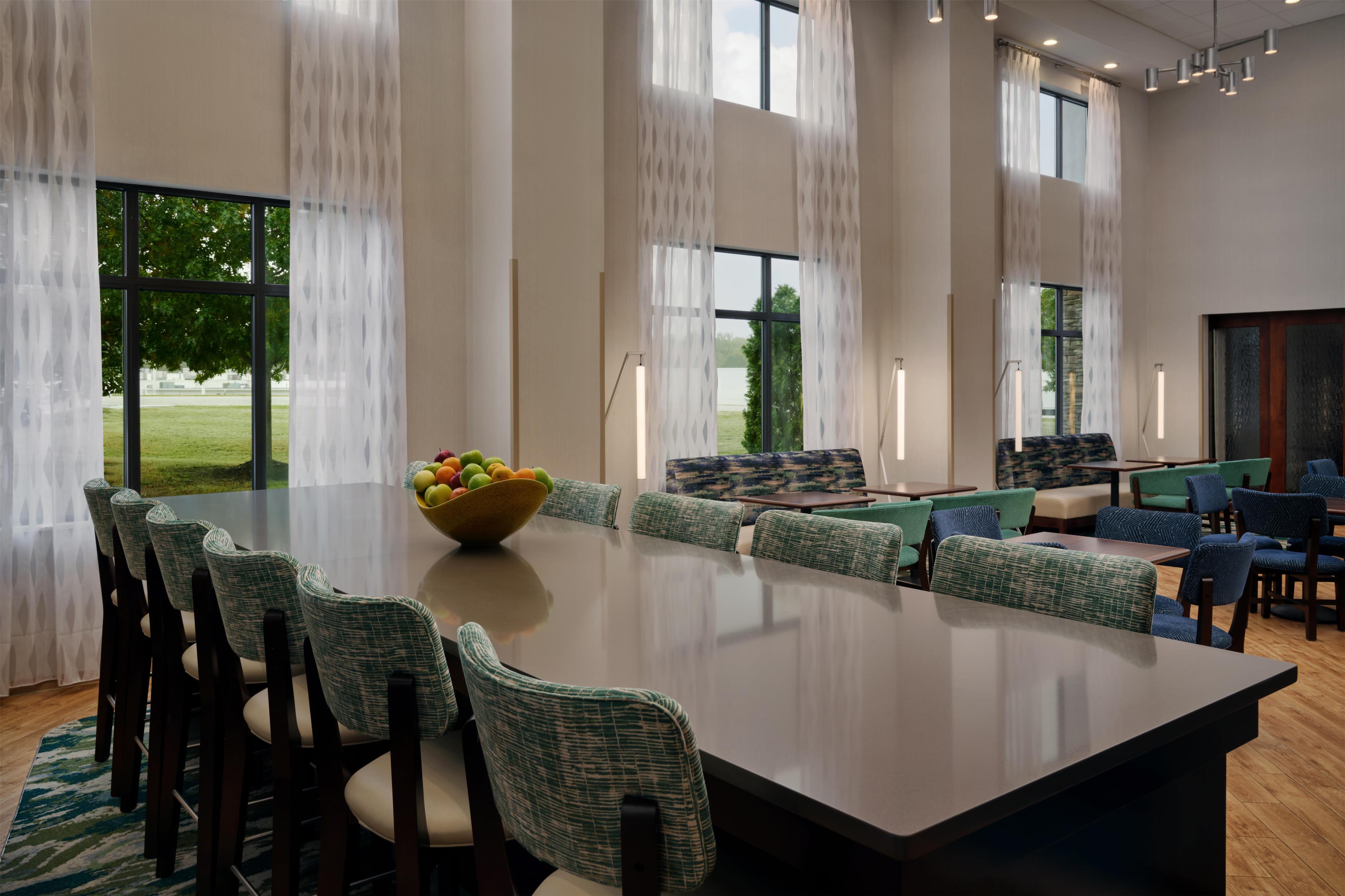 Lobby | Hampton Inn Waynesboro