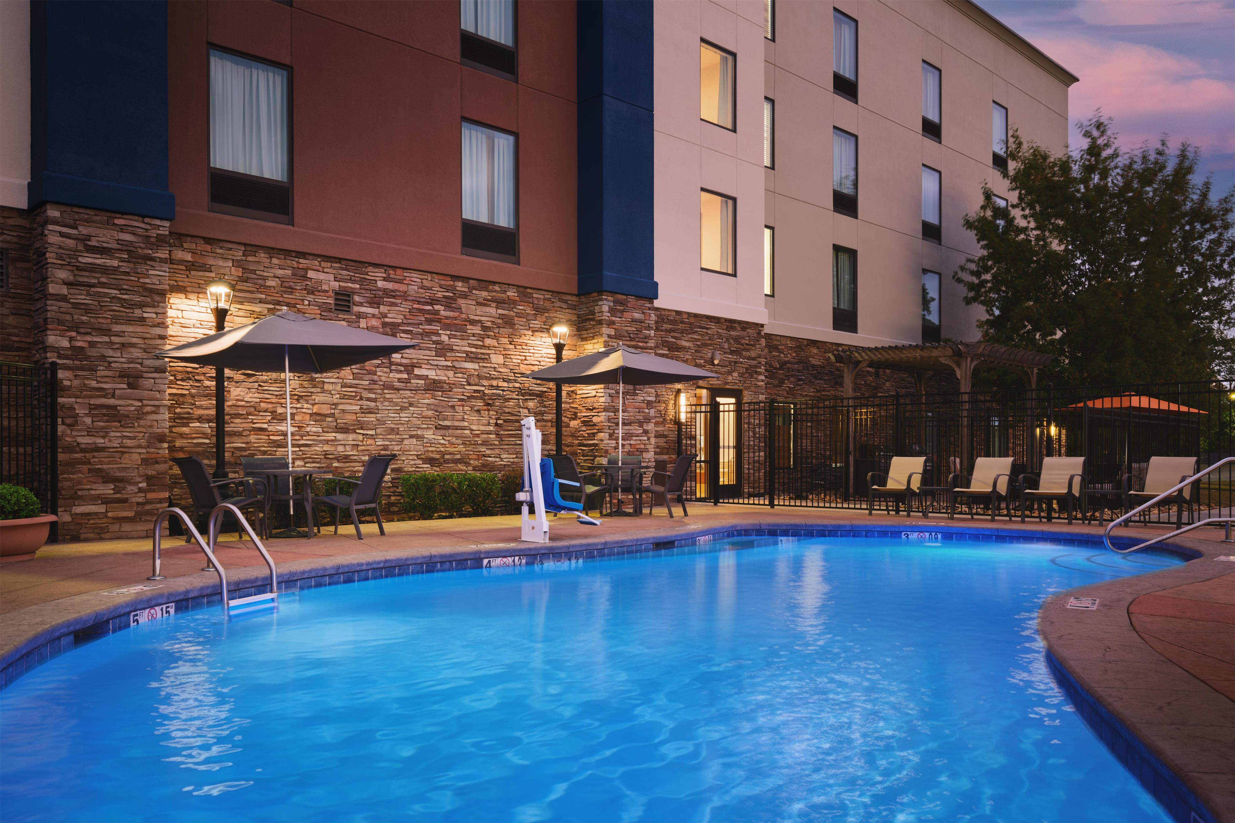 Pool | Hampton Inn Waynesboro