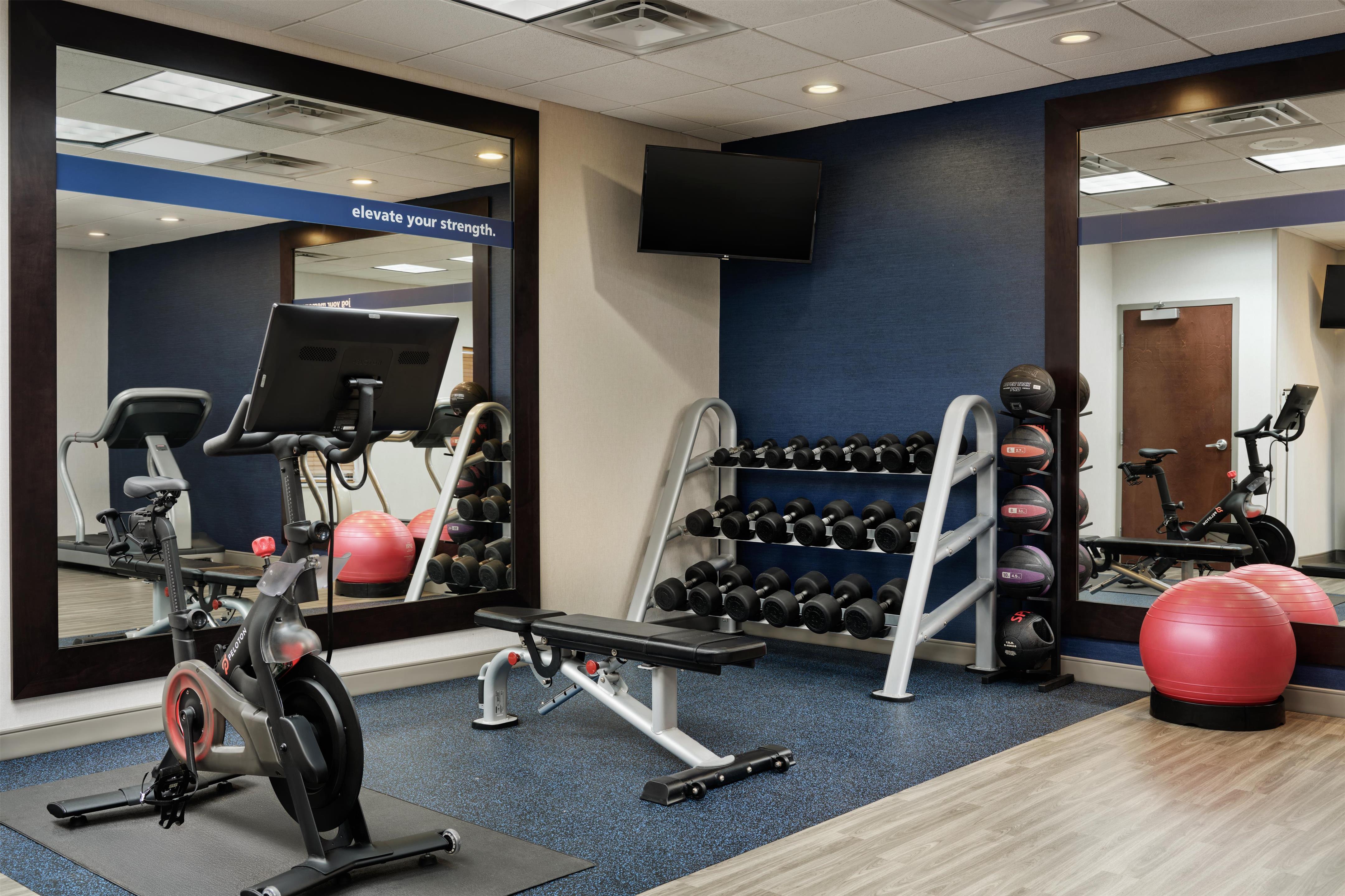 Health club fitness center gym | Hampton Inn Waynesboro