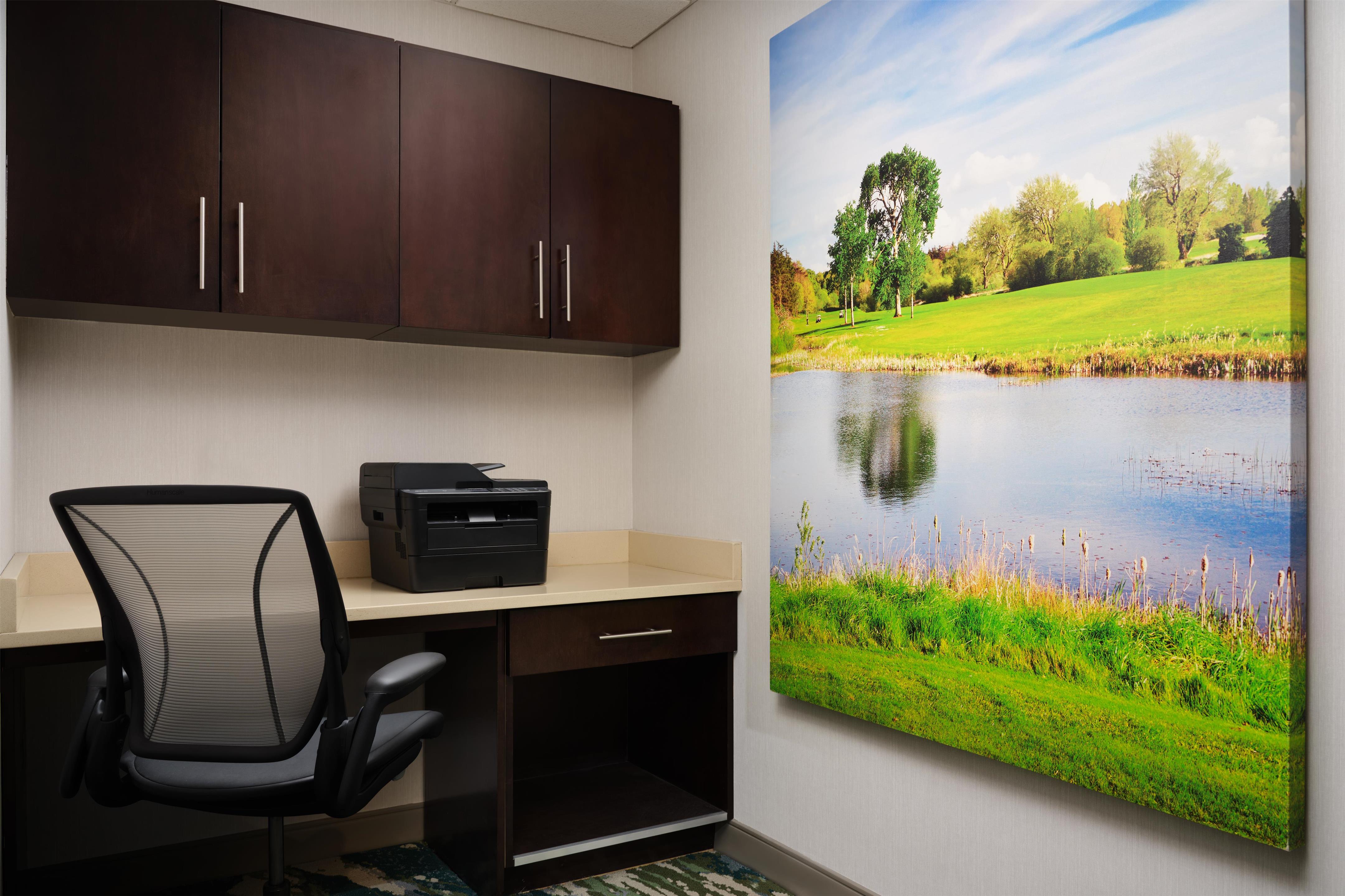 Business Center | Hampton Inn Waynesboro