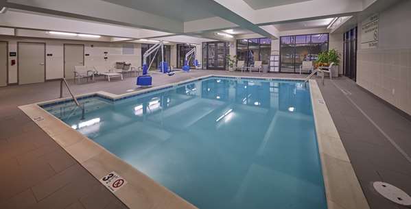 Pool - Hampton Inn & Suites Hood River