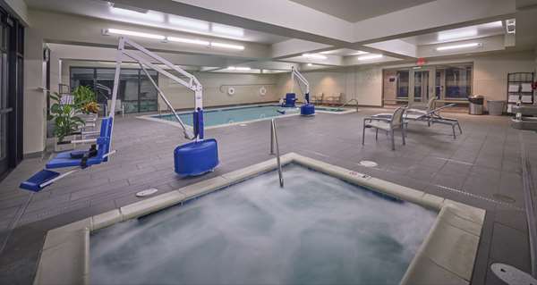 Pool - Hampton Inn & Suites Hood River