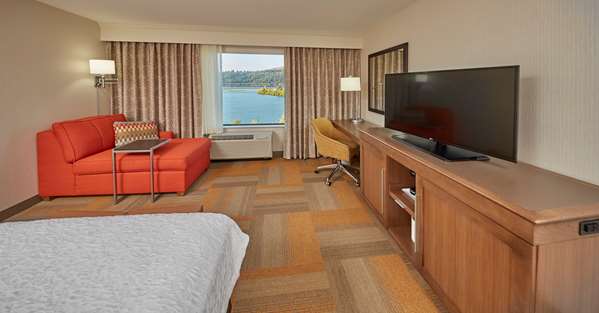  - Hampton Inn & Suites Hood River