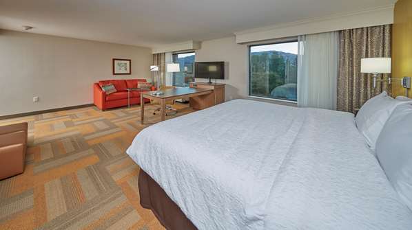  - Hampton Inn & Suites Hood River