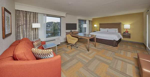  - Hampton Inn & Suites Hood River