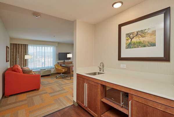  - Hampton Inn & Suites Hood River