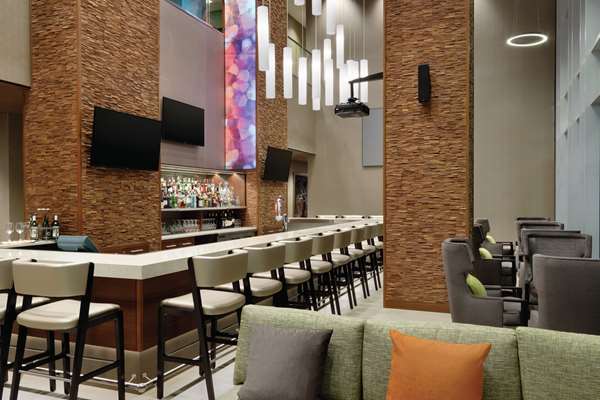 Bar - Hilton Garden Inn Downtown Calgary