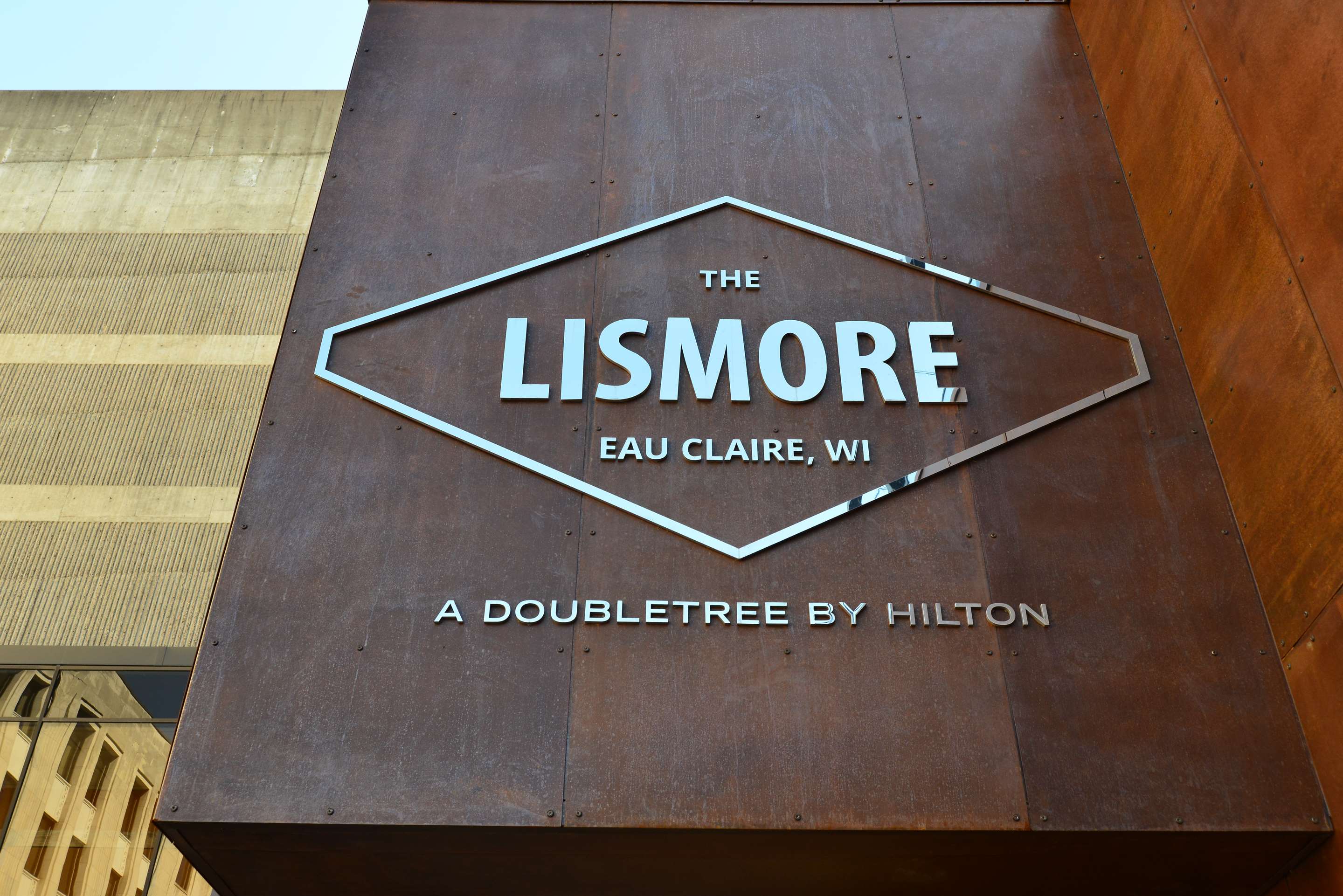 Exterior | The Lismore Eau Claire - a DoubleTree by Hilton