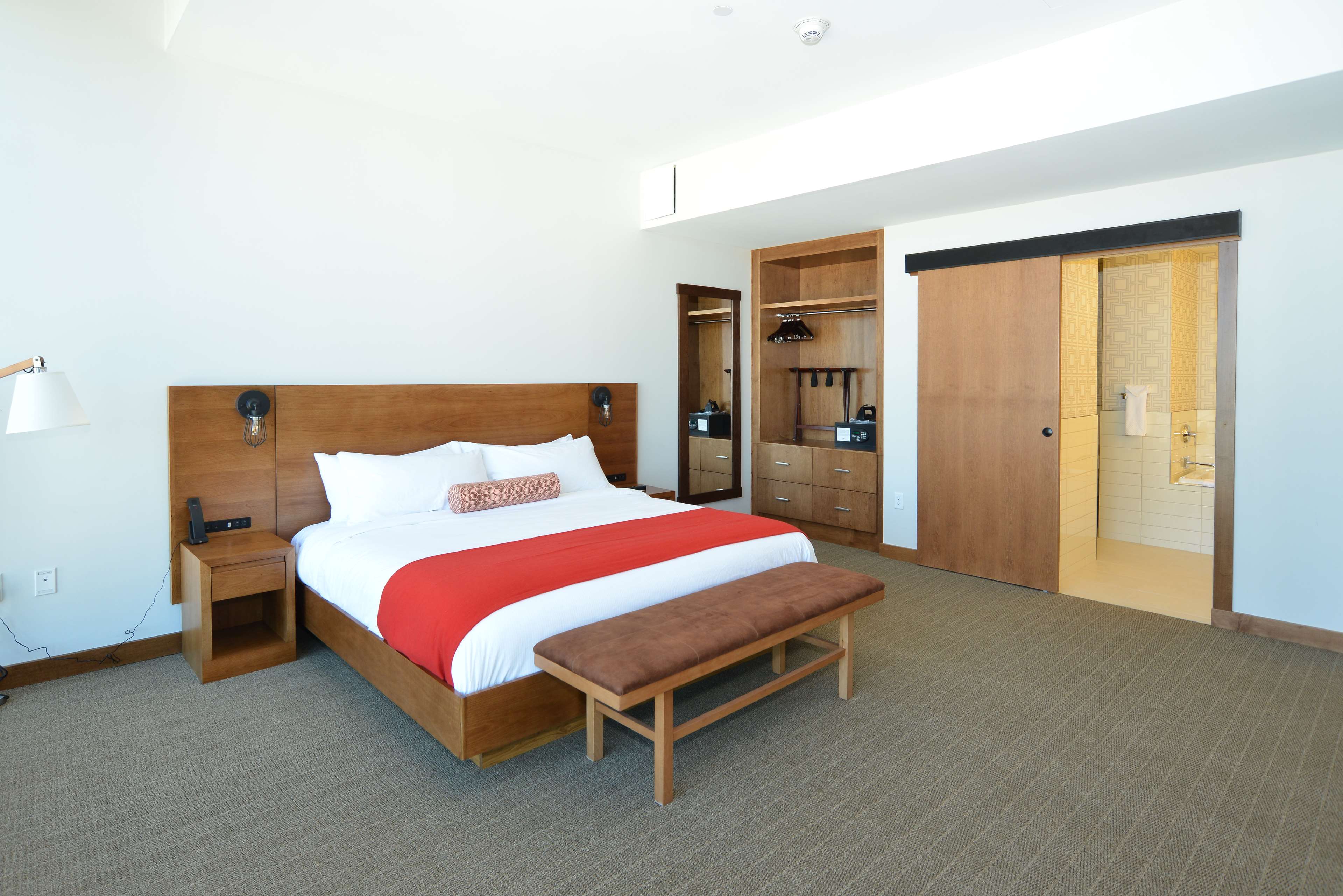 The Lismore Hotel Eau Claire - a DoubleTree by Hilton Hotel Room Type - 1 KING JR SUITE