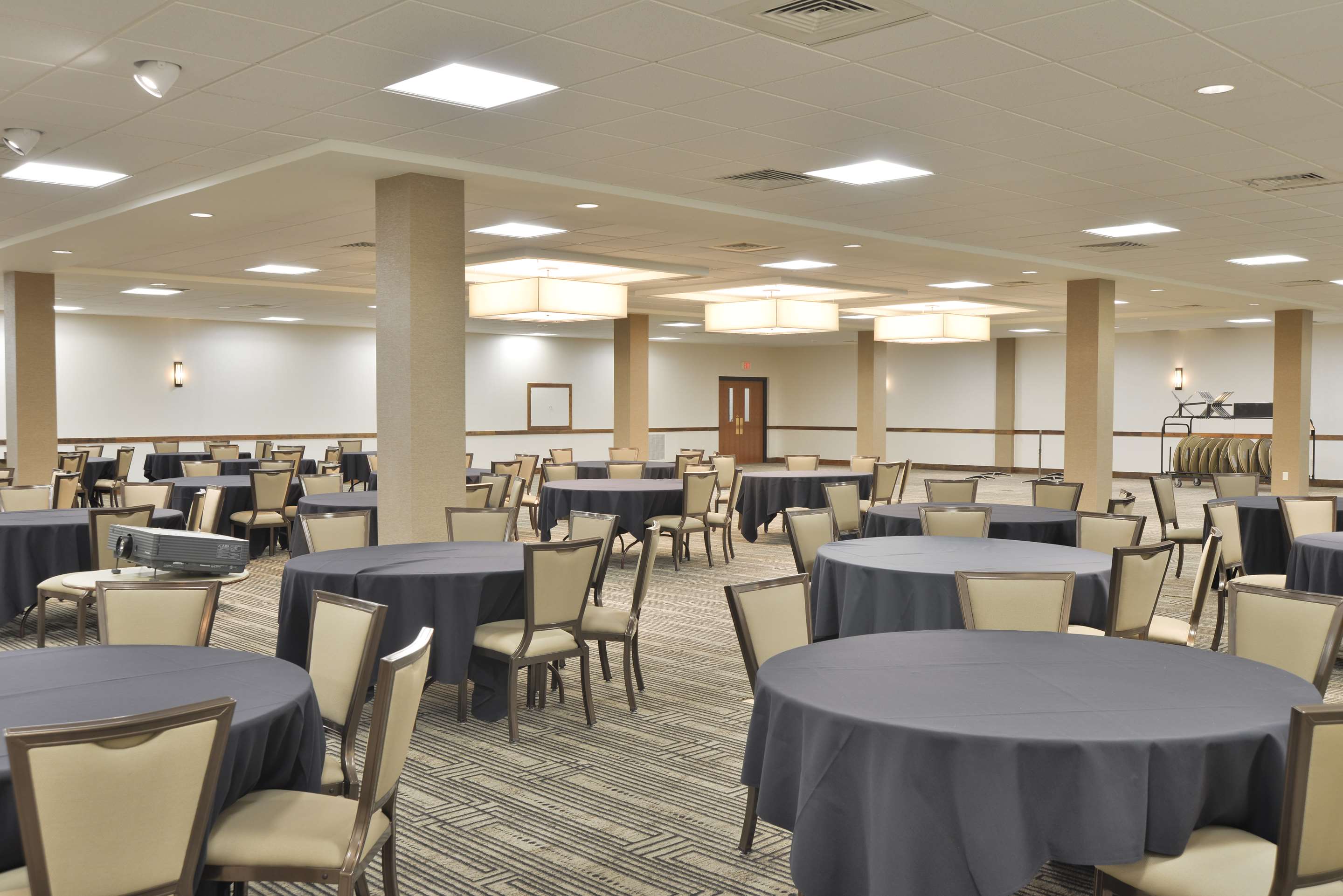 Meeting Room | The Lismore Eau Claire - a DoubleTree by Hilton