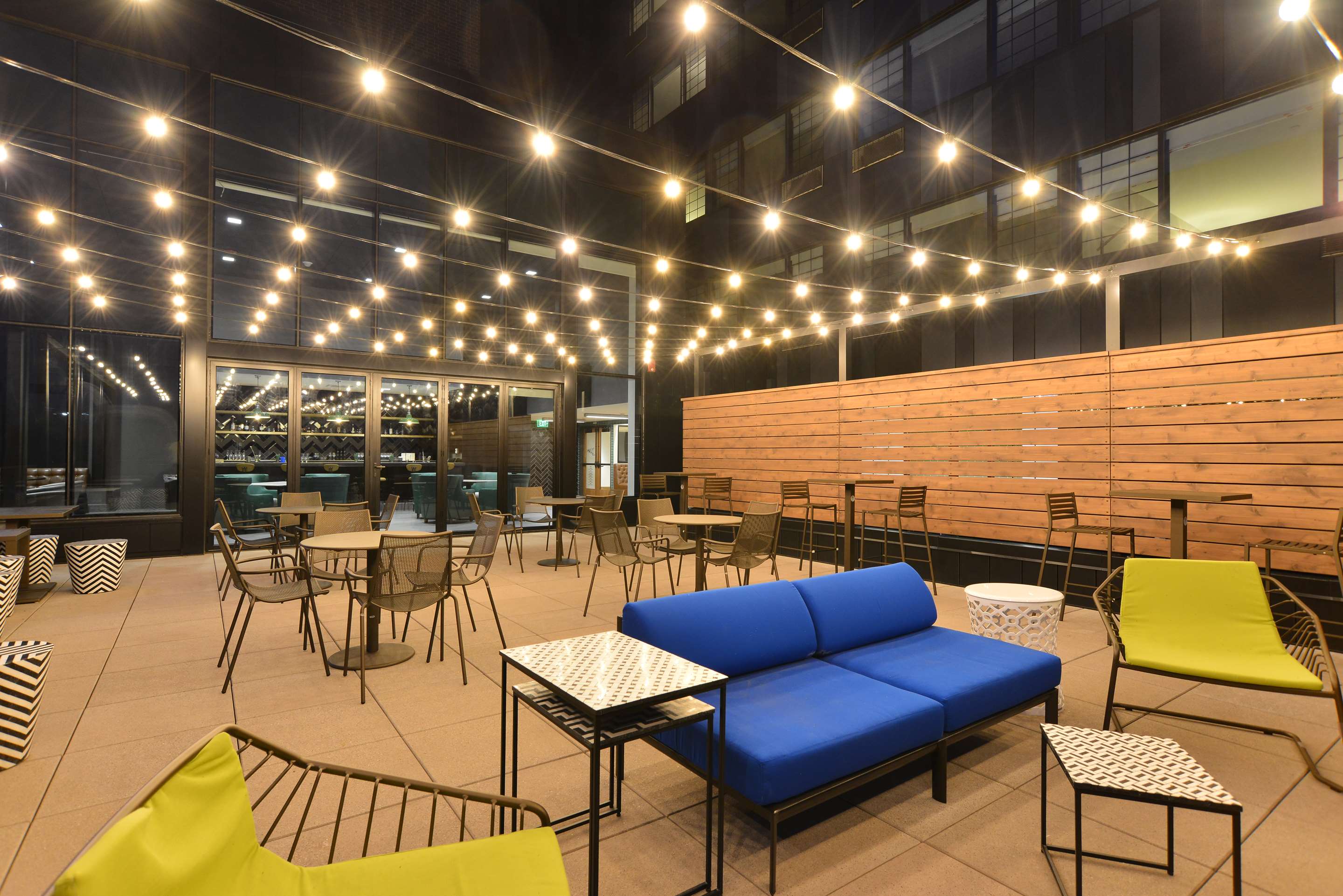 BarLounge | The Lismore Eau Claire - a DoubleTree by Hilton