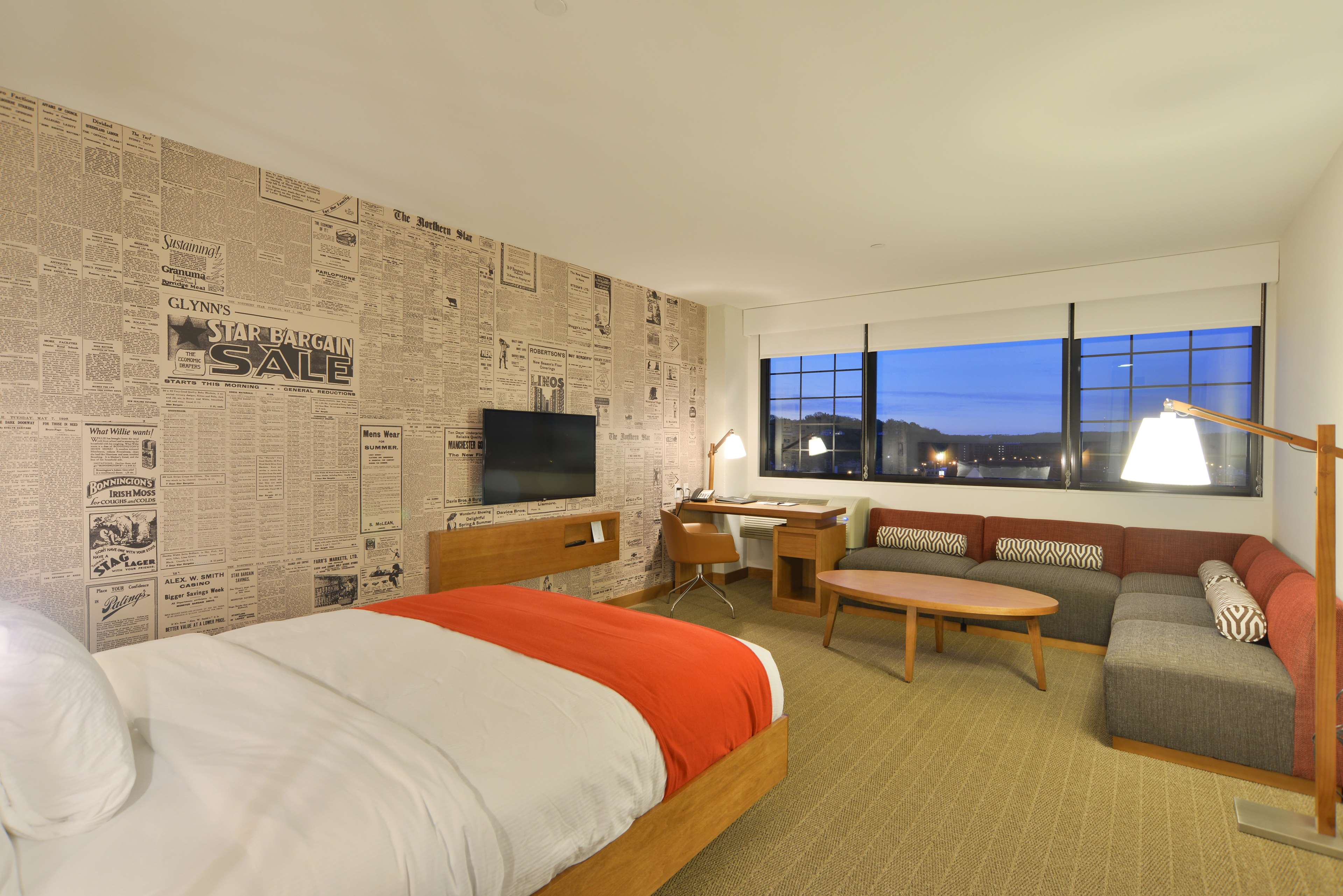 The Lismore Hotel Eau Claire - a DoubleTree by Hilton Hotel Room Type - 1QN MOB HEAR ACC RI-SHW
