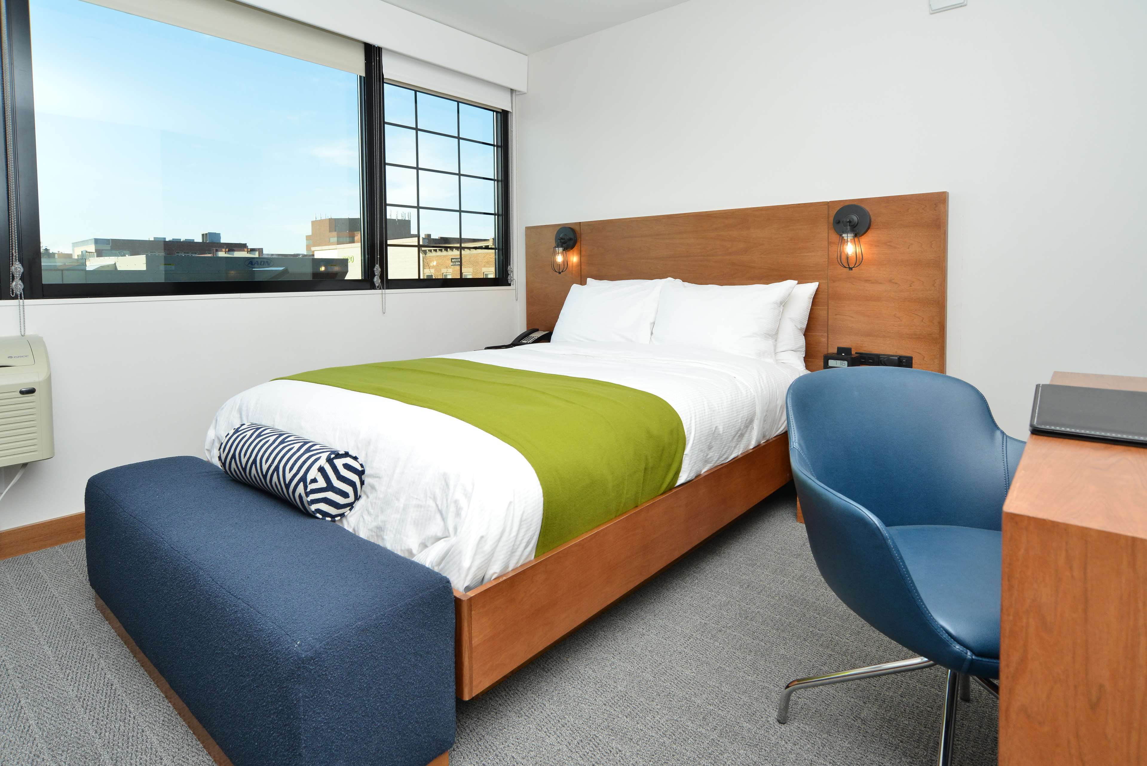 The Lismore Hotel Eau Claire - a DoubleTree by Hilton Hotel Room Type - 1 FULL BED MANHATTAN