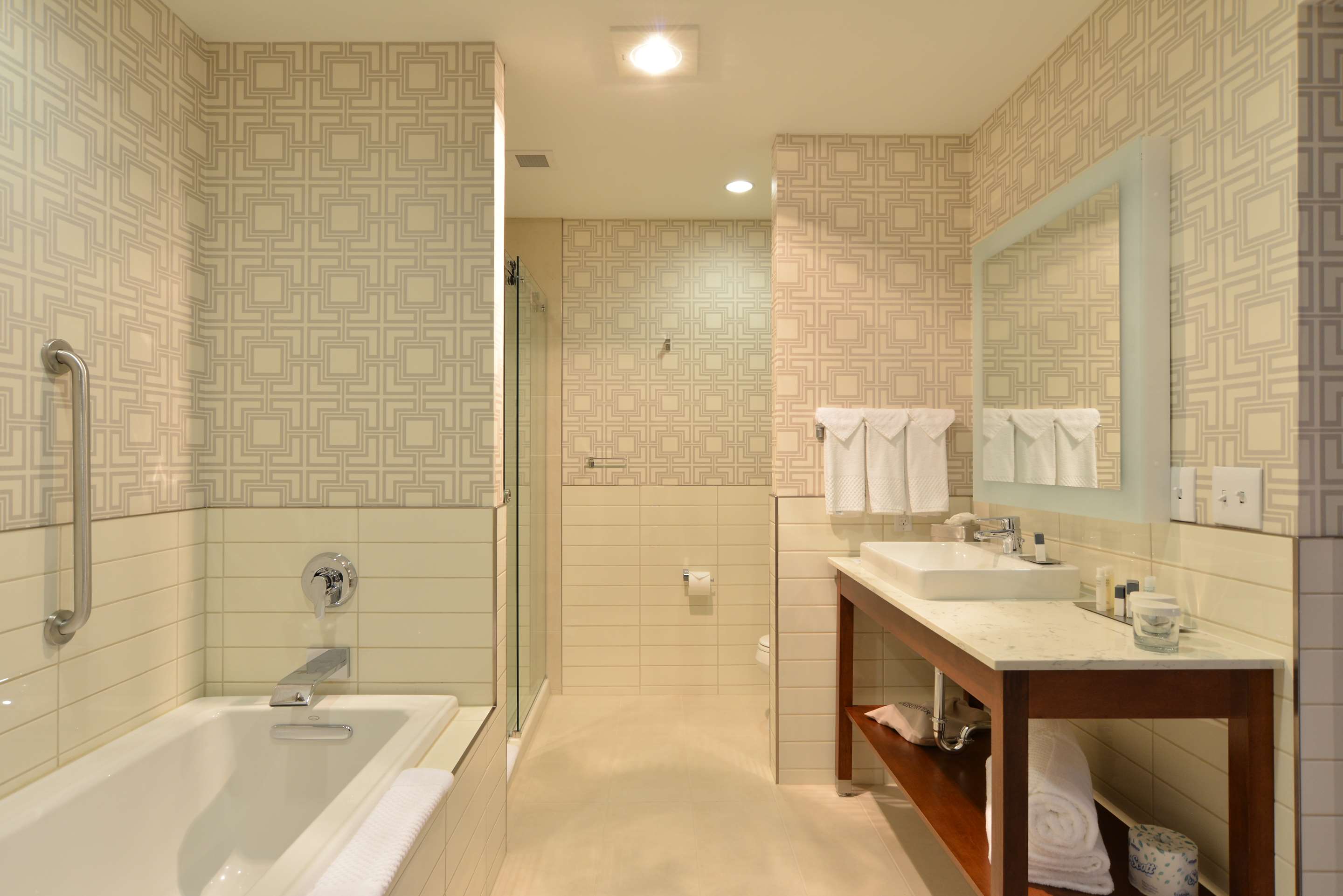 Guest room bath