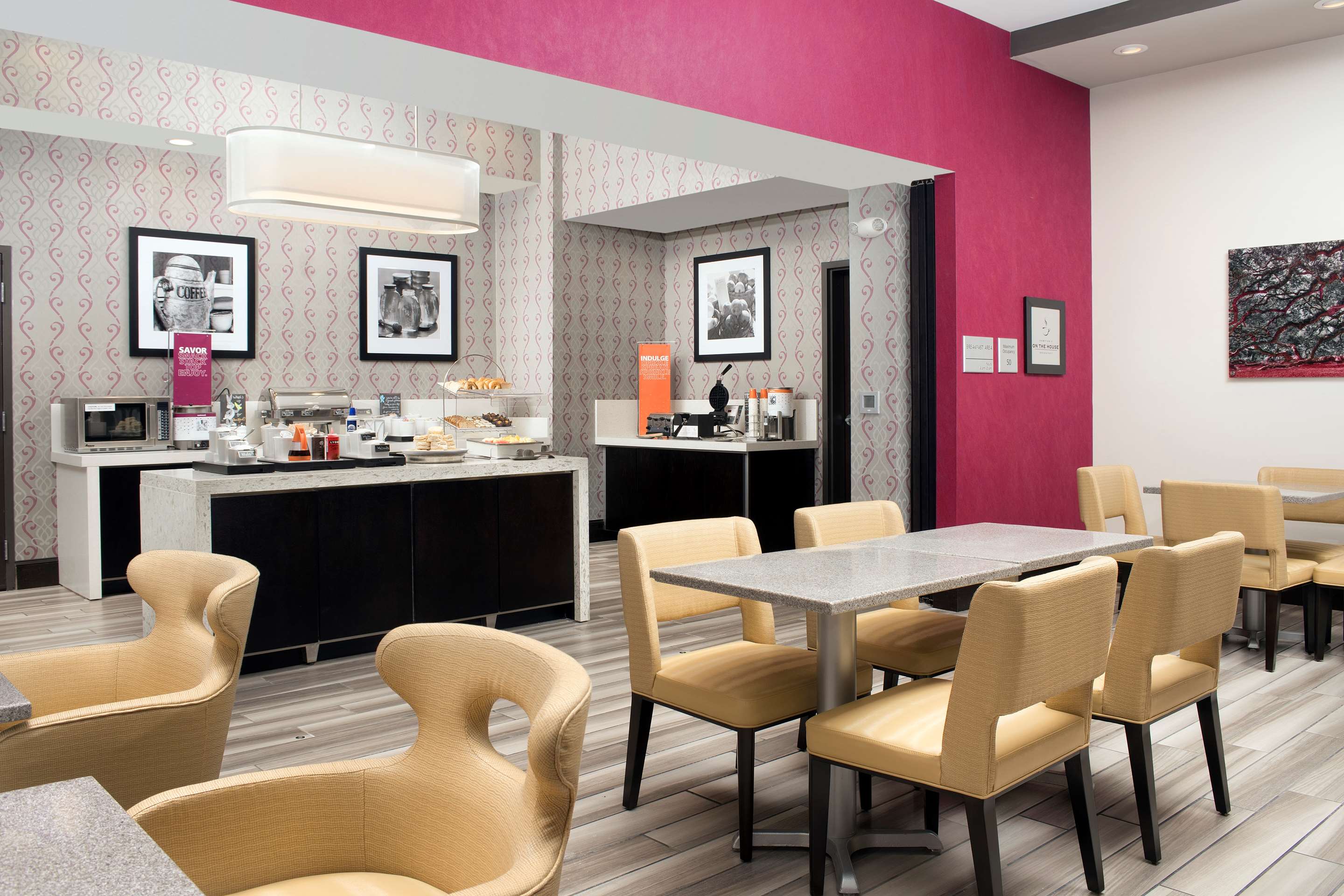 Breakfast Area | Hampton Inn Huntsville/Village of Providence, AL