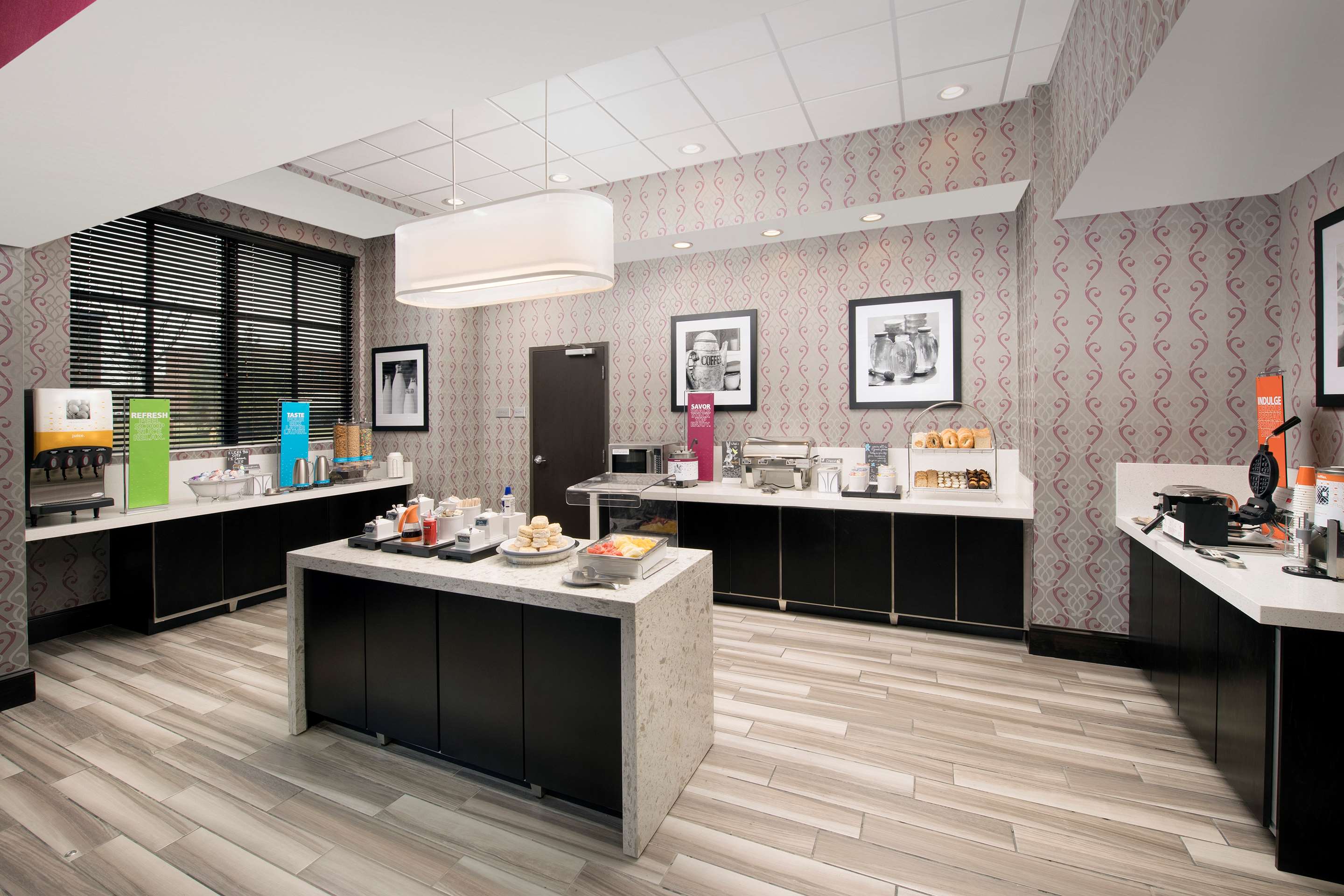 Breakfast Area | Hampton Inn Huntsville/Village of Providence, AL