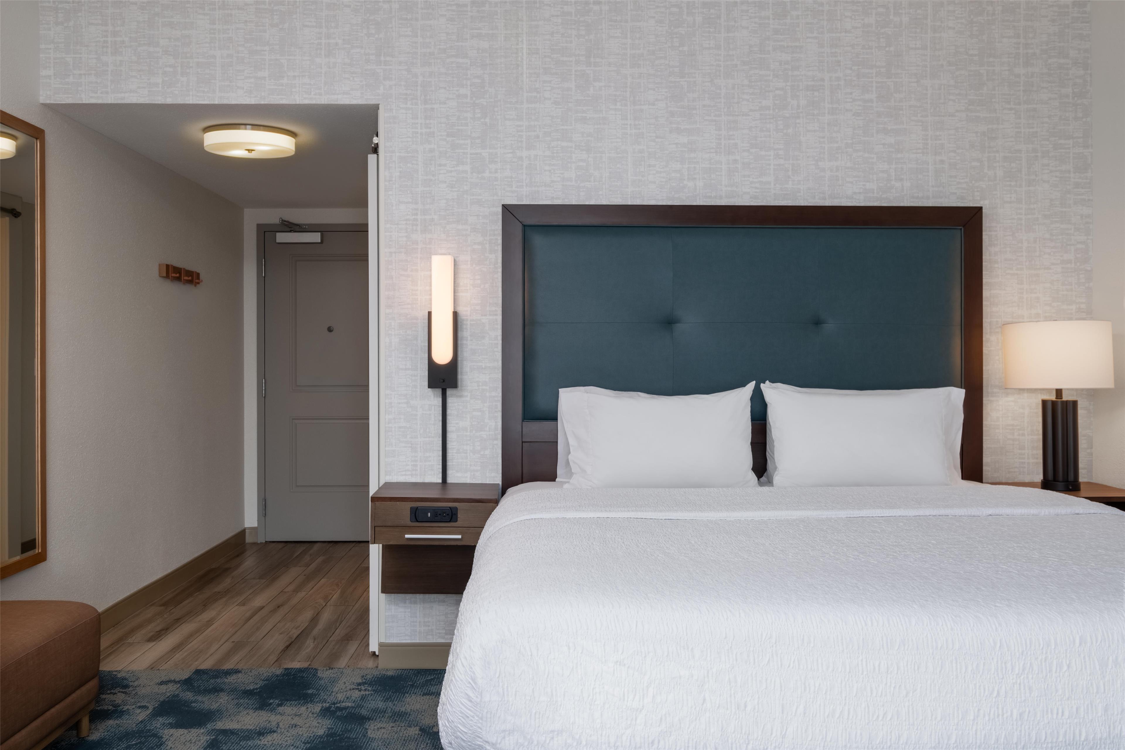 Hampton Inn by Hilton Turlock Room Type - 1 KING/FRIDGE NS