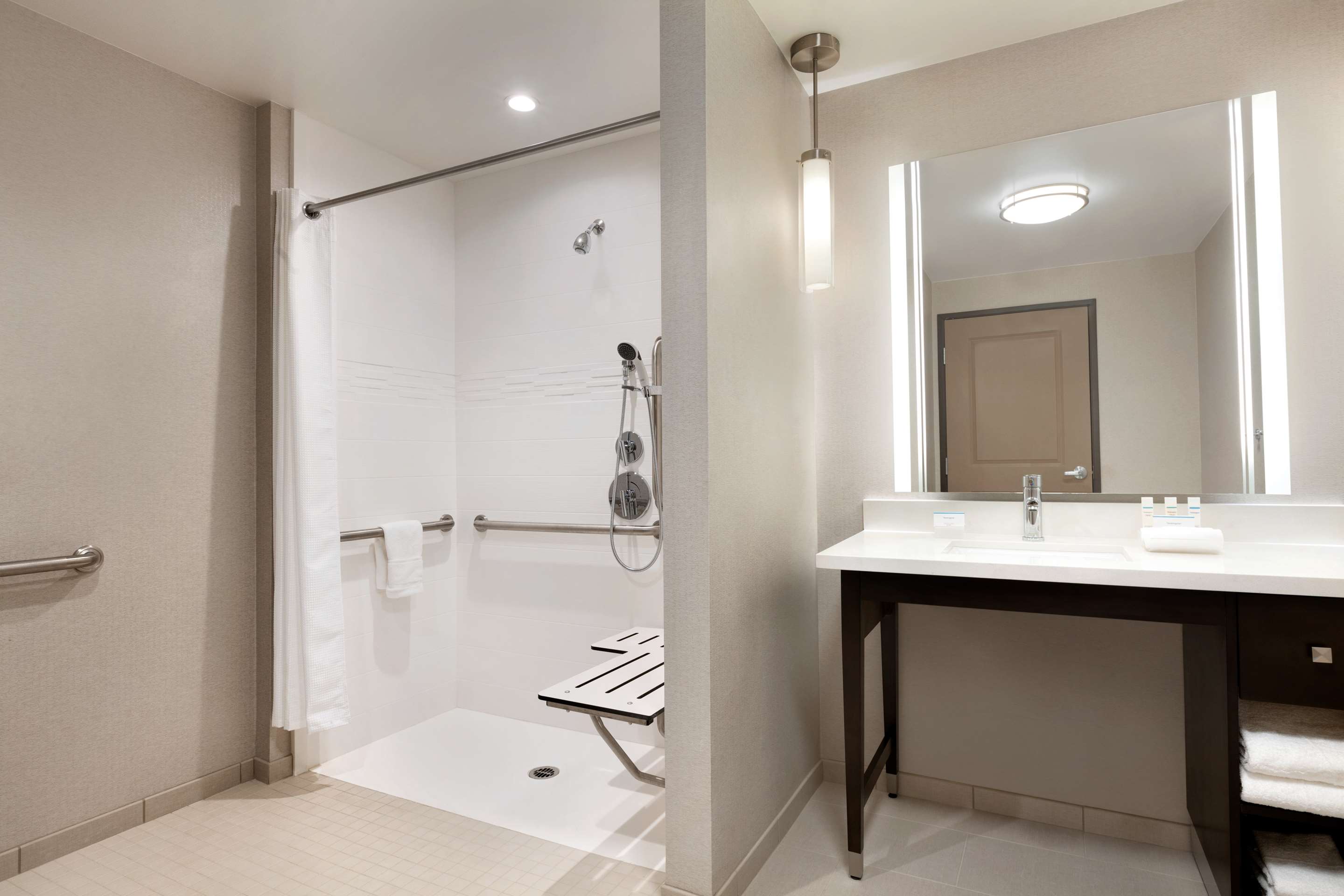 Guest room bath
