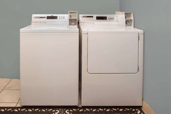 Amenities - Days Inn Albion - I-94, Exit 121