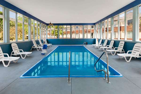 Pool - Days Inn Albion - I-94, Exit 121