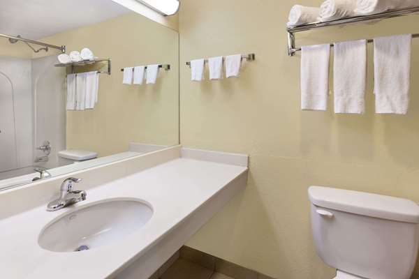  - Days Inn Albion - I-94, Exit 121