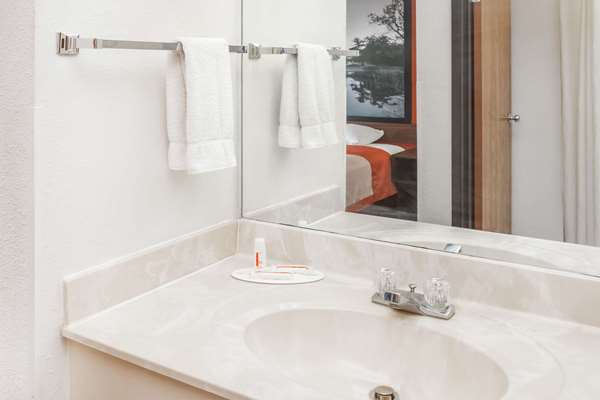  - Super 8 Hotel Washington