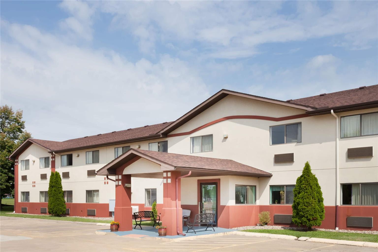Super 8 Washington/Peoria Area
