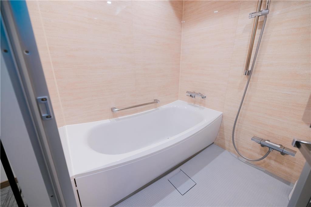 Best Western Okinawa Kouki Beach-guestroom-Guest Room,Bathroom,On-Site.jpg