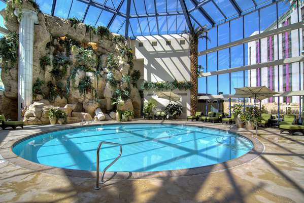 Pool - Atlantis Casino Resort & Spa Reno - I-580, Exit 32