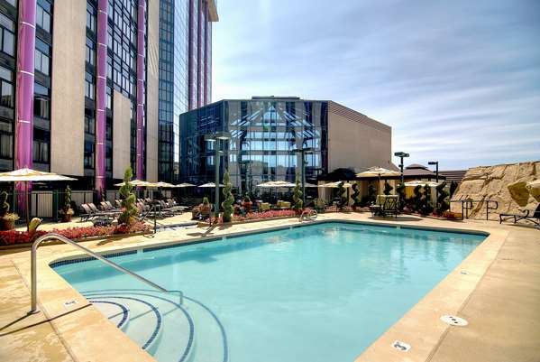Pool - Atlantis Casino Resort & Spa Reno - I-580, Exit 32