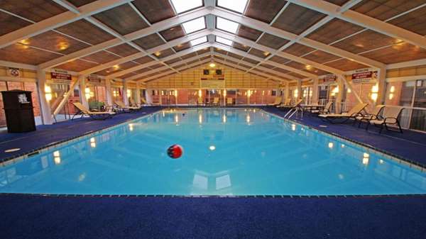 Pool - Best Western Williamsburg Historic District Hotel