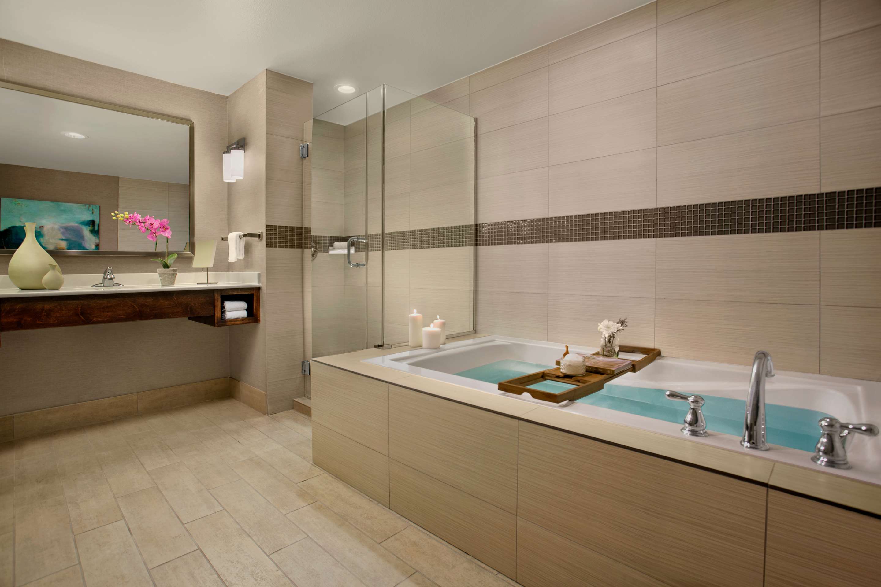 Guest room bath