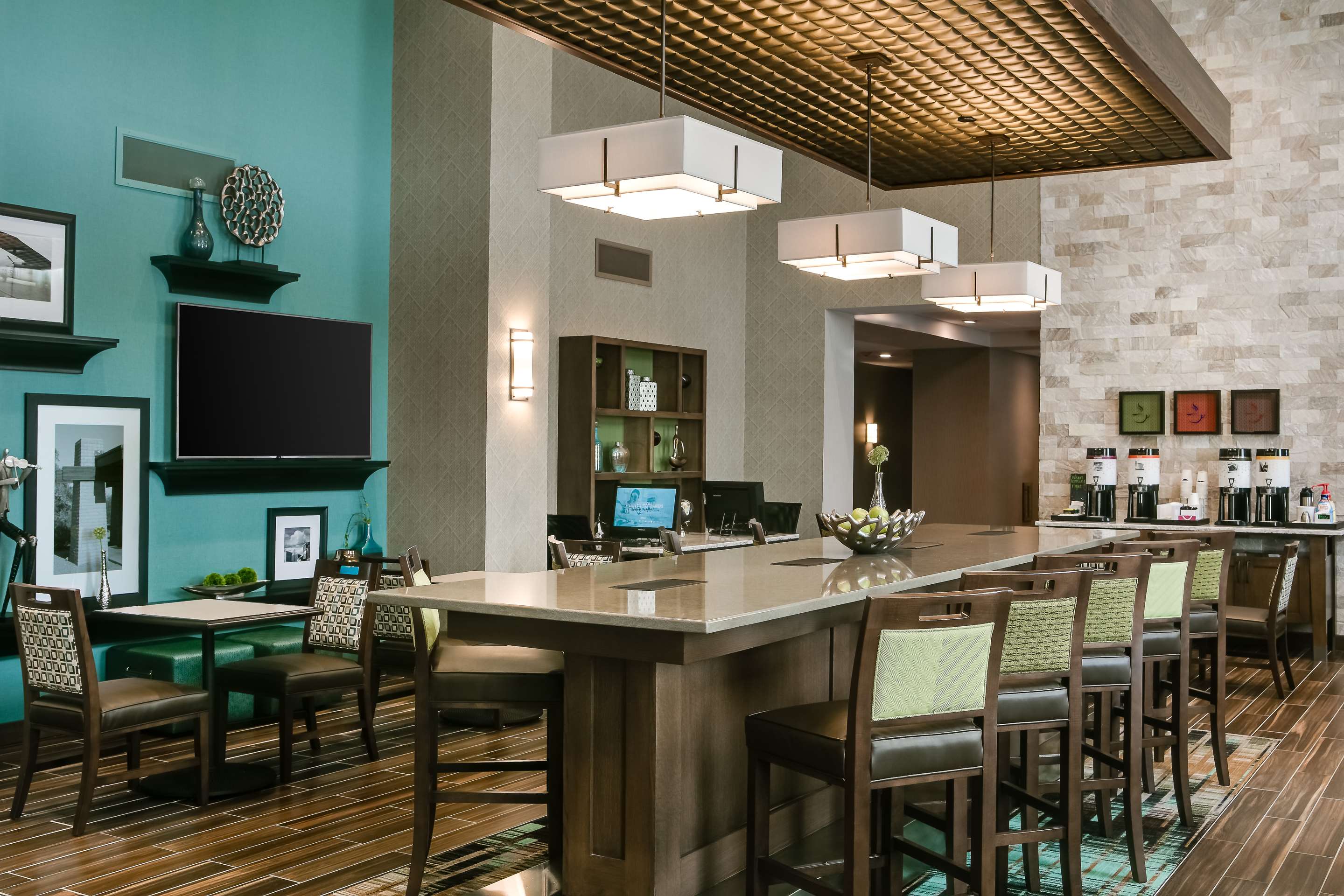 Reception | Hampton Inn & Suites Mason City