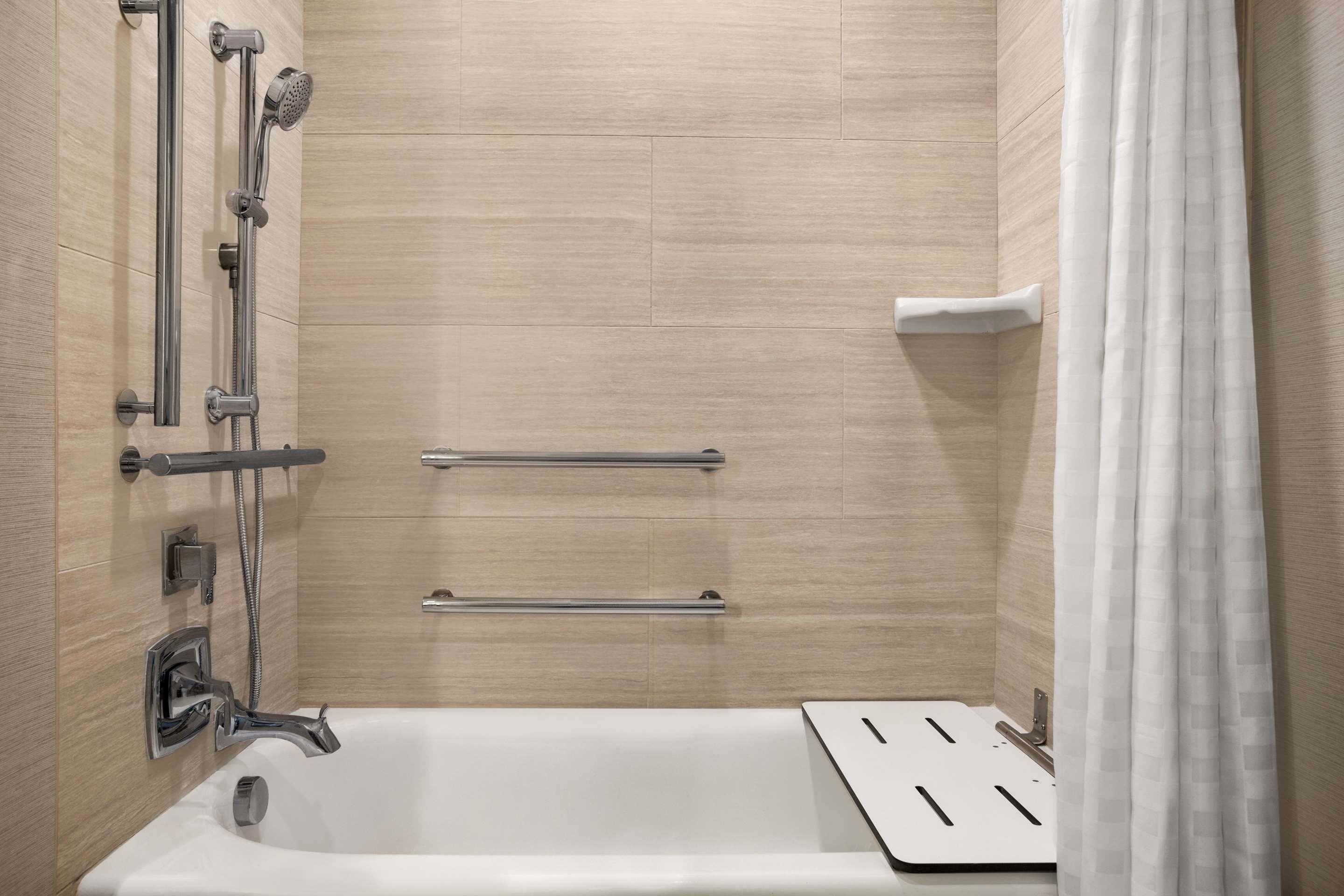 Guest room bath