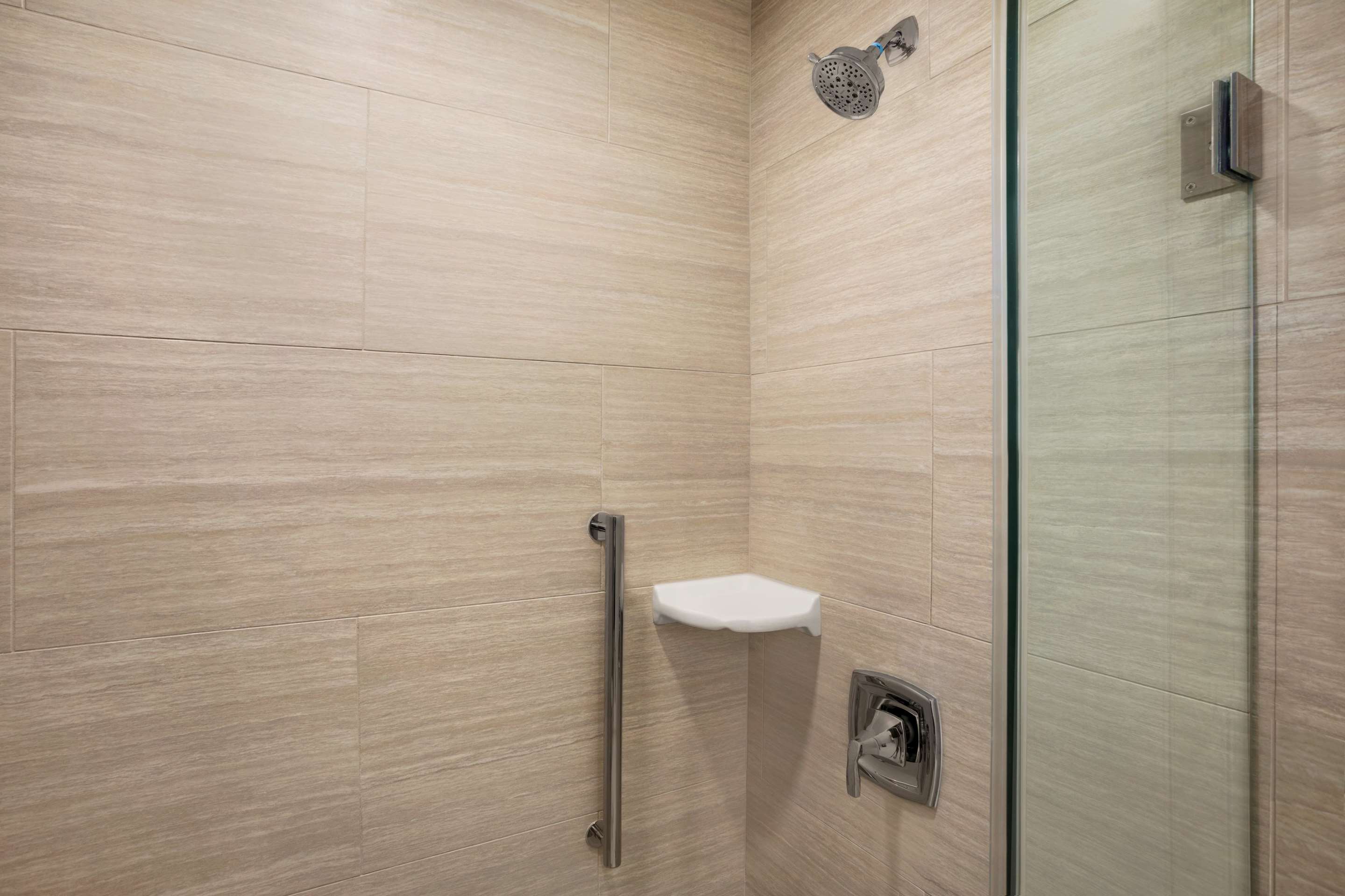 Guest room bath