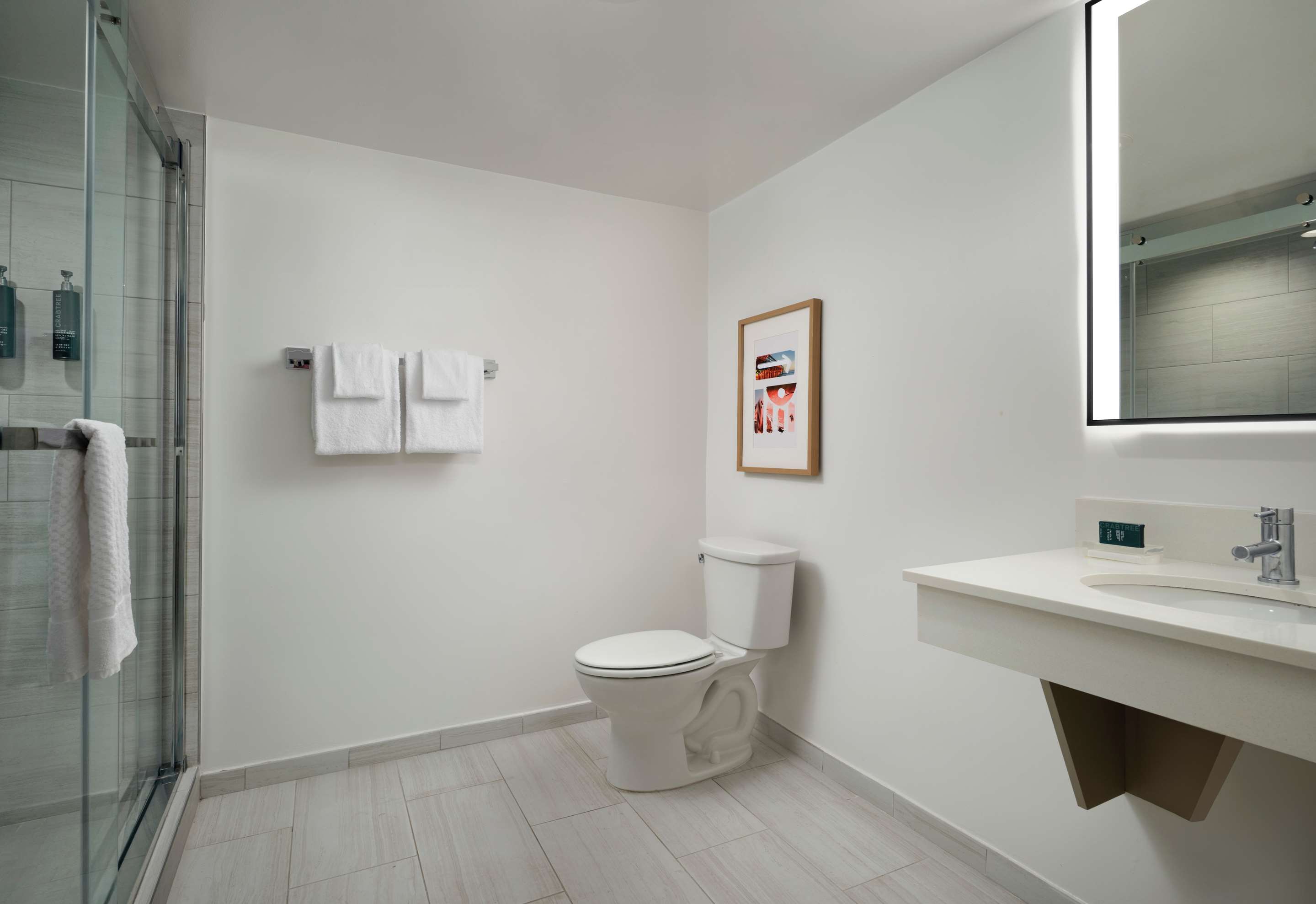 Guest room bath