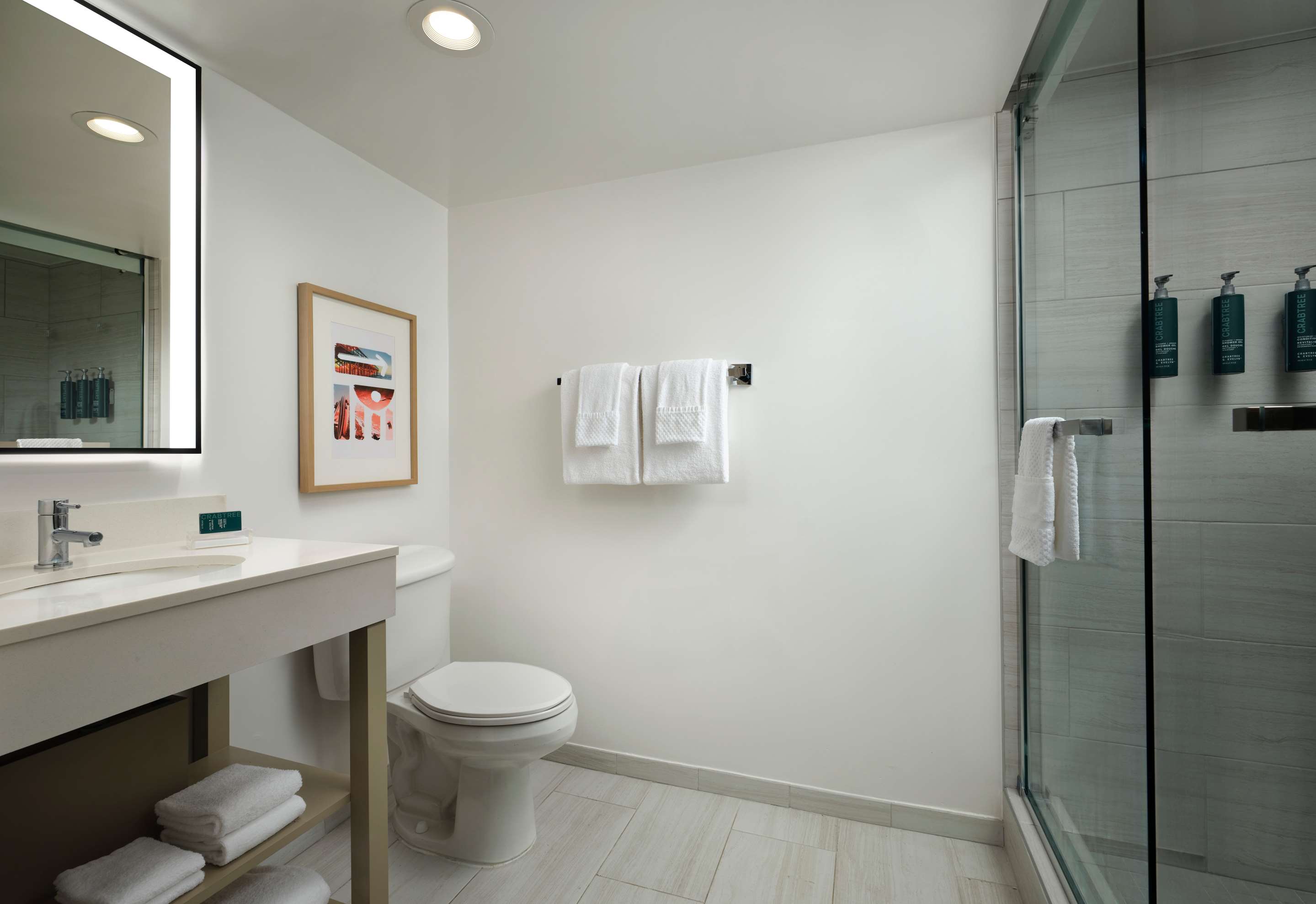 Guest room bath