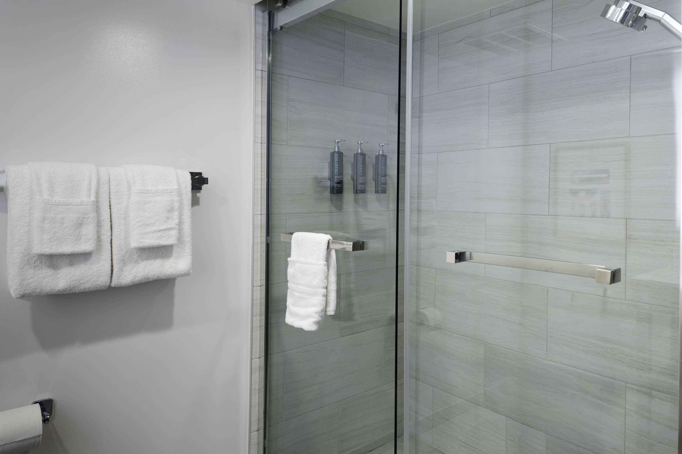 Guest room bath