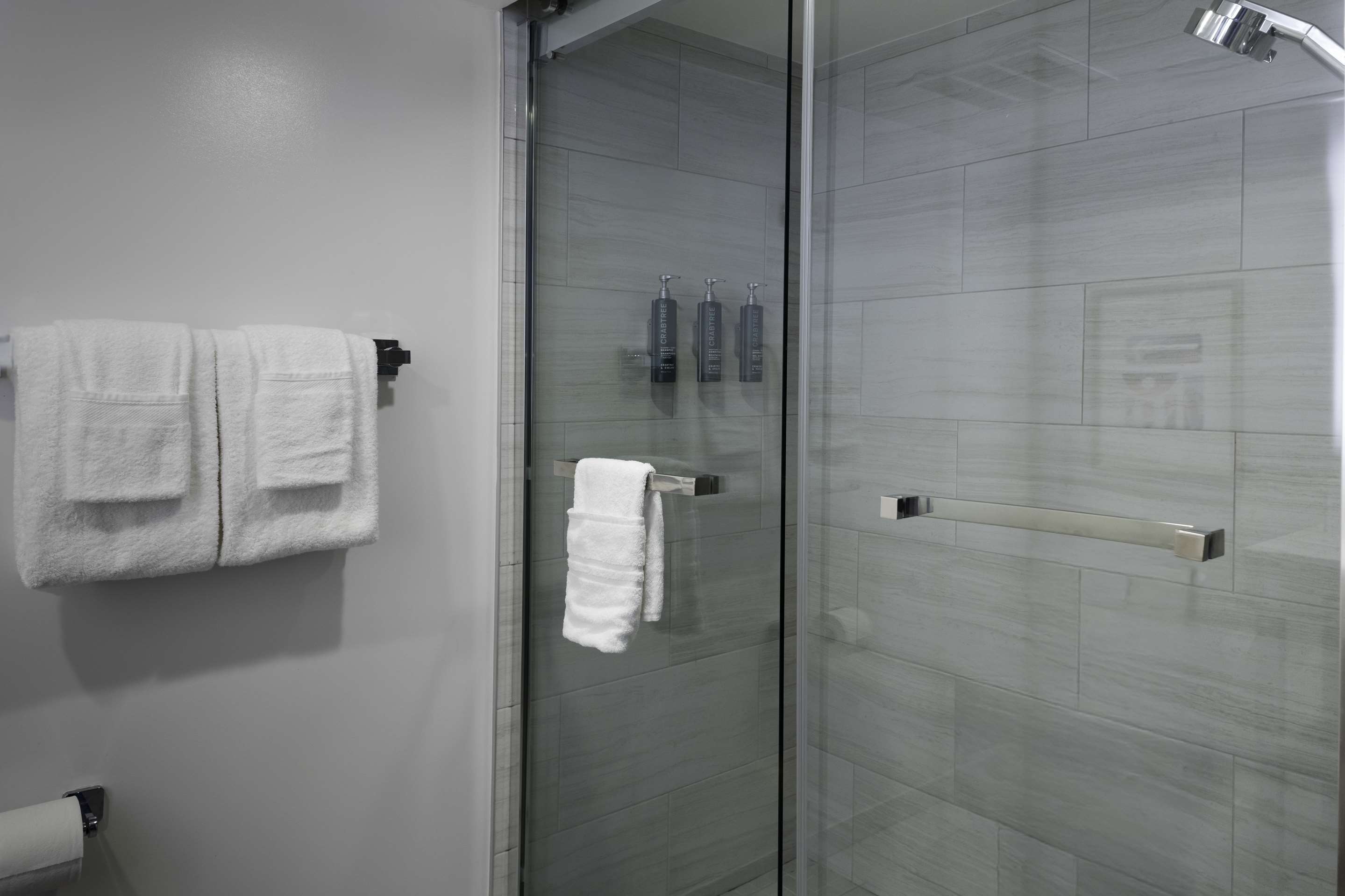 Guest room bath