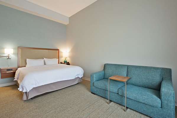  - Hampton Inn & Suites North Huntingdon - I-76, Exit 67