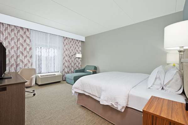  - Hampton Inn & Suites North Huntingdon - I-76, Exit 67